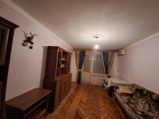 Satılır 2 otaqlı 50 m2 köhnə tikili Gənclik m.