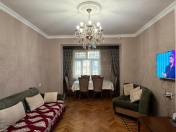 Satılır 2 otaqlı 60 m2 köhnə tikili Gənclik m.