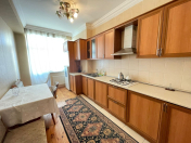 Satılır 2 otaqlı 90 m2 yeni tikili İnşaatçılar m.