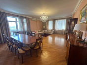 Satılır 4 otaqlı 218 m2 yeni tikili Elmlər Akademiyası m.