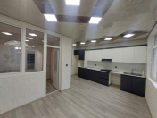 Satılır 4 otaqlı 100 m2 köhnə tikili İnşaatçılar m.