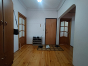 Satılır 4 otaqlı 90 m2 köhnə tikili Xalqlar Dostluğu m.