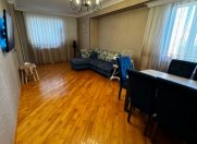 Satılır 2 otaqlı 65 m2 köhnə tikili Qara Qarayev m.