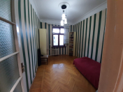 Satılır 3 otaqlı 110 m2 köhnə tikili Gənclik m.