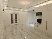 Satılır 3 otaqlı 175 m2 yeni tikili 28 May m.