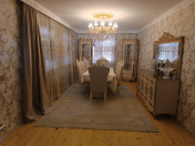 Satılır 4 otaqlı 190 m2 köhnə tikili Gəncə