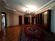 Satılır 6 otaqlı 285 m2 yeni tikili Gənclik m.