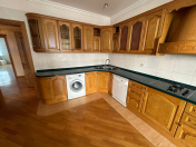 İcarəyə verilir 4 otaqlı 185 m2 yeni tikili Şərq Bazarı