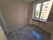 Satılır 3 otaqlı 80 m2 köhnə tikili Xalqlar Dostluğu m.