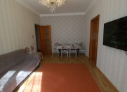 İcarəyə verilir 4 otaqlı 110 m2 köhnə tikili Yeni Yasamal