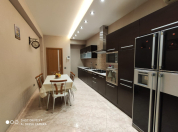 Satılır 4 otaqlı 200 m2 yeni tikili 28 May m.