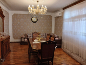 Satılır 2 otaqlı 60 m2 köhnə tikili Xalqlar Dostluğu m.