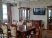 İcarəyə verilir 4 otaqlı 220 m2 köhnə tikili Dədə Qorqud parkı