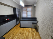 İcarəyə verilir 3 otaqlı 125 m2 yeni tikili Səbail r.