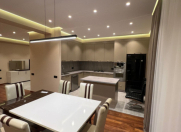 İcarəyə verilir 4 otaqlı 200 m2 yeni tikili Gənclik m.