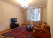 İcarəyə verilir 2 otaqlı 80 m2 köhnə tikili İçəri Şəhər m.