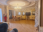 Satılır 5 otaqlı 121 m2 köhnə tikili Azadlıq prospekti m.