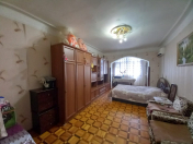 Satılır 2 otaqlı 65 m2 köhnə tikili 8 km