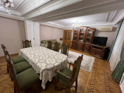 İcarəyə verilir 3 otaqlı 115 m2 köhnə tikili Nizami m.