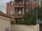 İcarəyə verilir 5 otaqlı 500 m2 villa Badamdar