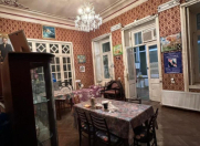 Satılır 4 otaqlı 170 m2 köhnə tikili Sahil m.