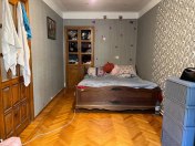 Satılır 3 otaqlı 75 m2 köhnə tikili Elmlər Akademiyası m.