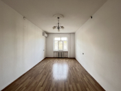 Satılır 2 otaqlı 60 m2 köhnə tikili Xalqlar Dostluğu m.