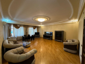 Satılır 3 otaqlı 165 m2 yeni tikili 28 May m.