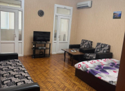 İcarəyə verilir 1 otaqlı 40 m2 köhnə tikili Sahil m.