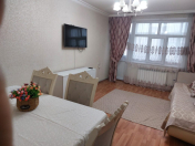 İcarəyə verilir 2 otaqlı 70 m2 köhnə tikili Gənclik m.