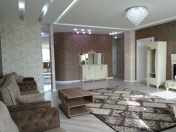 İcarəyə verilir 3 otaqlı 146 m2 yeni tikili Şah İsmayıl Xətai m.