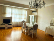 Satılır 4 otaqlı 180 m2 yeni tikili 28 May m.