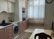 Satılır 3 otaqlı 90 m2 köhnə tikili Xalqlar Dostluğu m.