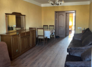 İcarəyə verilir 3 otaqlı 90 m2 köhnə tikili Şah İsmayıl Xətai m.