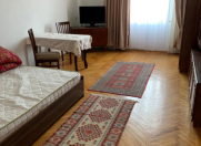 Satılır 1 otaqlı 45 m2 köhnə tikili Elmlər Akademiyası m.