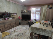 Satılır 3 otaqlı 93 m2 köhnə tikili İnşaatçılar m.