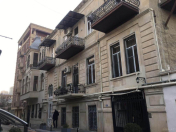 Satılır 4 otaqlı 180 m2 köhnə tikili Sahil m.