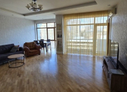 Satılır 3 otaqlı 140 m2 yeni tikili 28 May m.