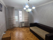 Satılır 2 otaqlı 45 m2 köhnə tikili Şah İsmayıl Xətai m.