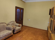 Satılır 3 otaqlı 84 m2 köhnə tikili Yasamal r.