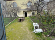 Satılır 4 otaqlı 300 m2 həyət evi 7 mkr