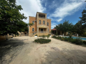 İcarəyə verilir 8 otaqlı 500 m2 villa Badamdar