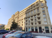 İcarəyə verilir 4 otaqlı 190 m2 yeni tikili Heydər Əliyev Mərkəzi