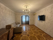 İcarəyə verilir 3 otaqlı 100 m2 köhnə tikili Nizami m.