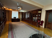 Satılır 7 otaqlı 247 m2 köhnə tikili Nəsimi r.