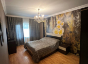 Satılır 4 otaqlı 100 m2 köhnə tikili Babək Plaza