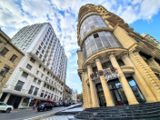 Satılır 4 otaqlı 185 m2 yeni tikili Axundov bağı