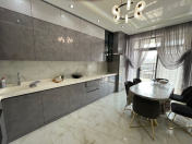 Satılır 3 otaqlı 150 m2 yeni tikili Gənclik m.
