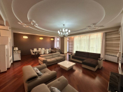 İcarəyə verilir 4 otaqlı 215 m2 yeni tikili 28 May m.