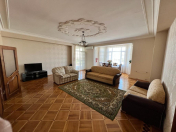 İcarəyə verilir 3 otaqlı 190 m2 yeni tikili Nizami m.